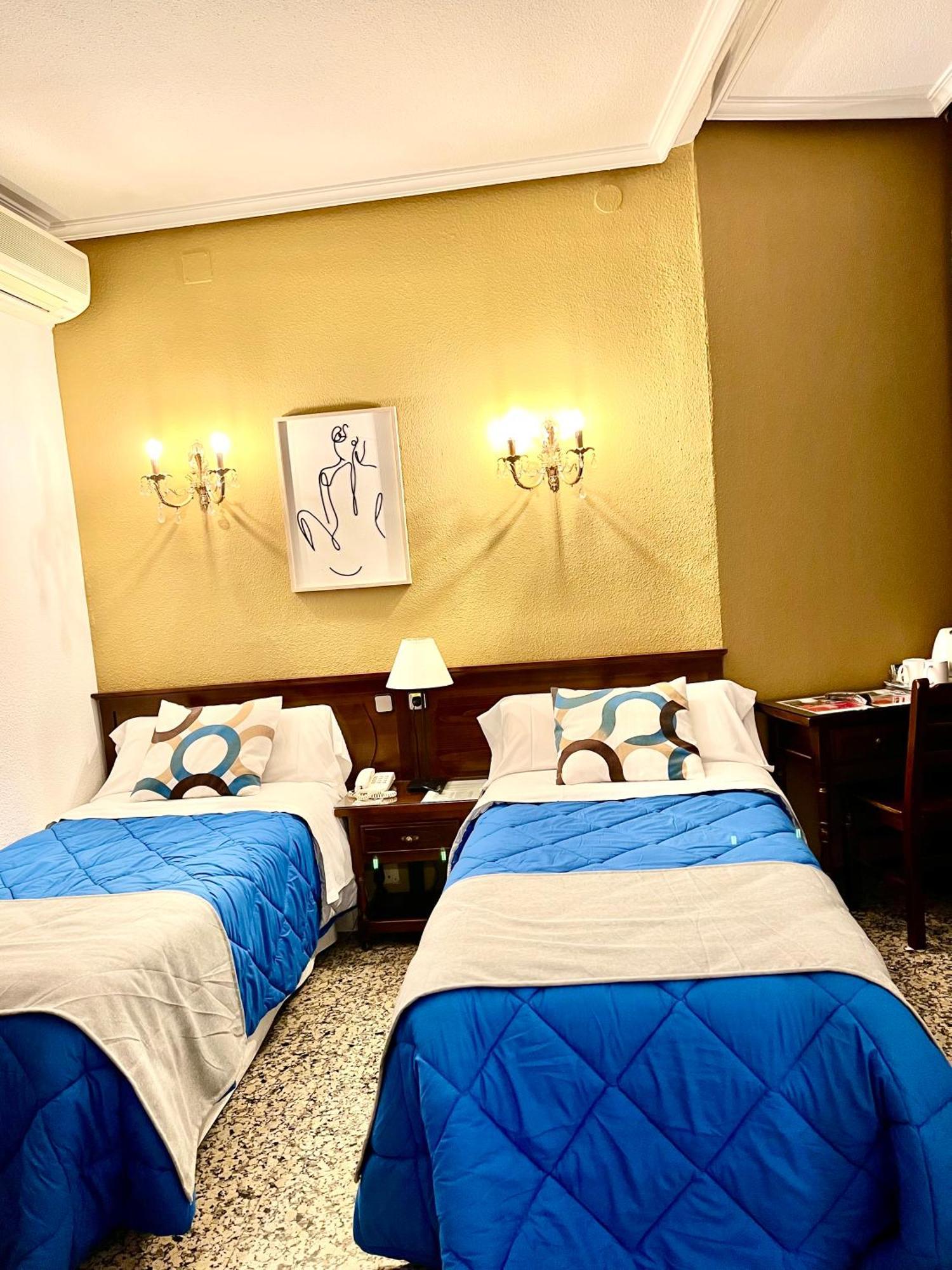 Hostal Sonsoles Madrid-Centro Екстериор снимка