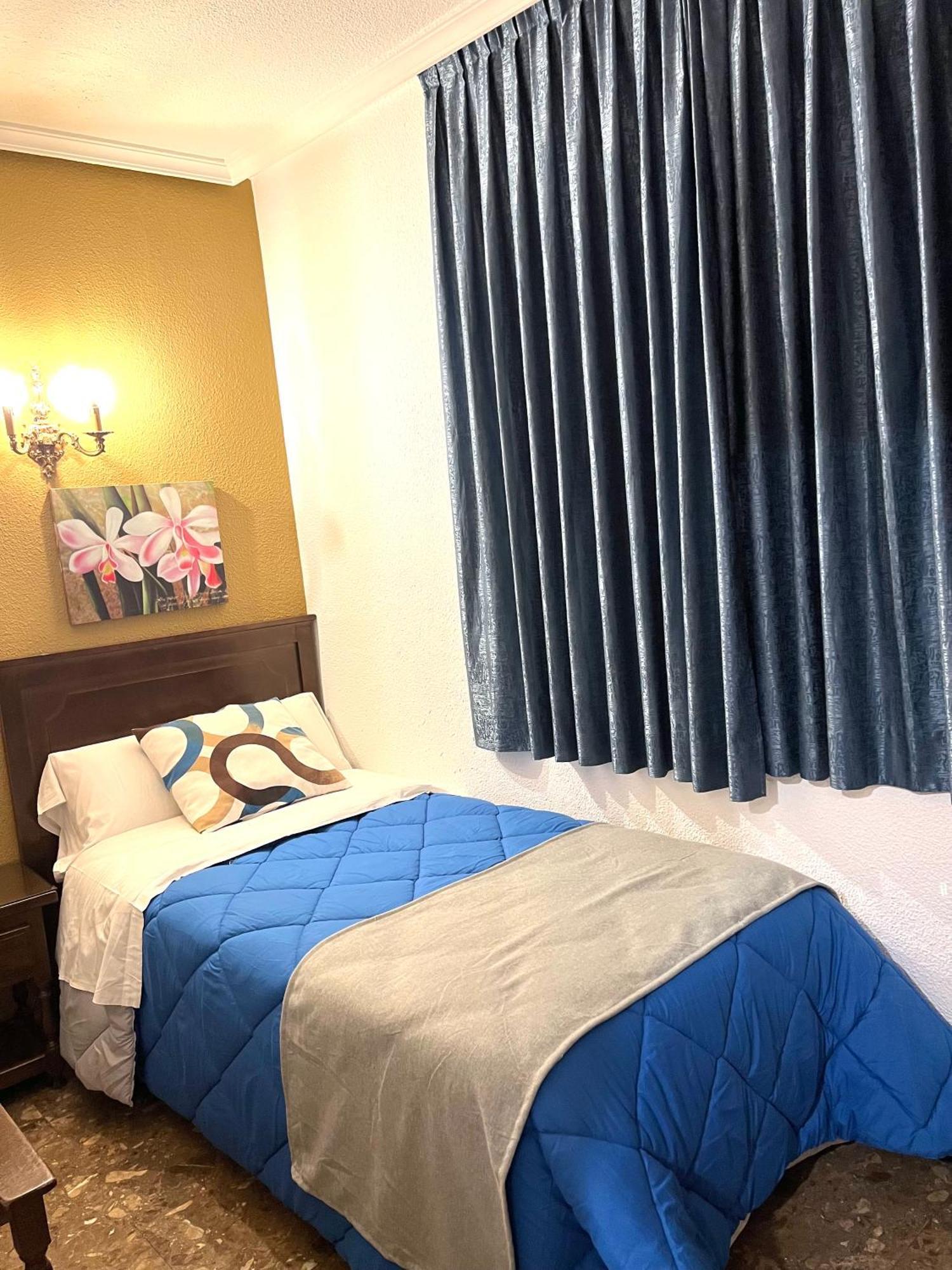Hostal Sonsoles Madrid-Centro Екстериор снимка