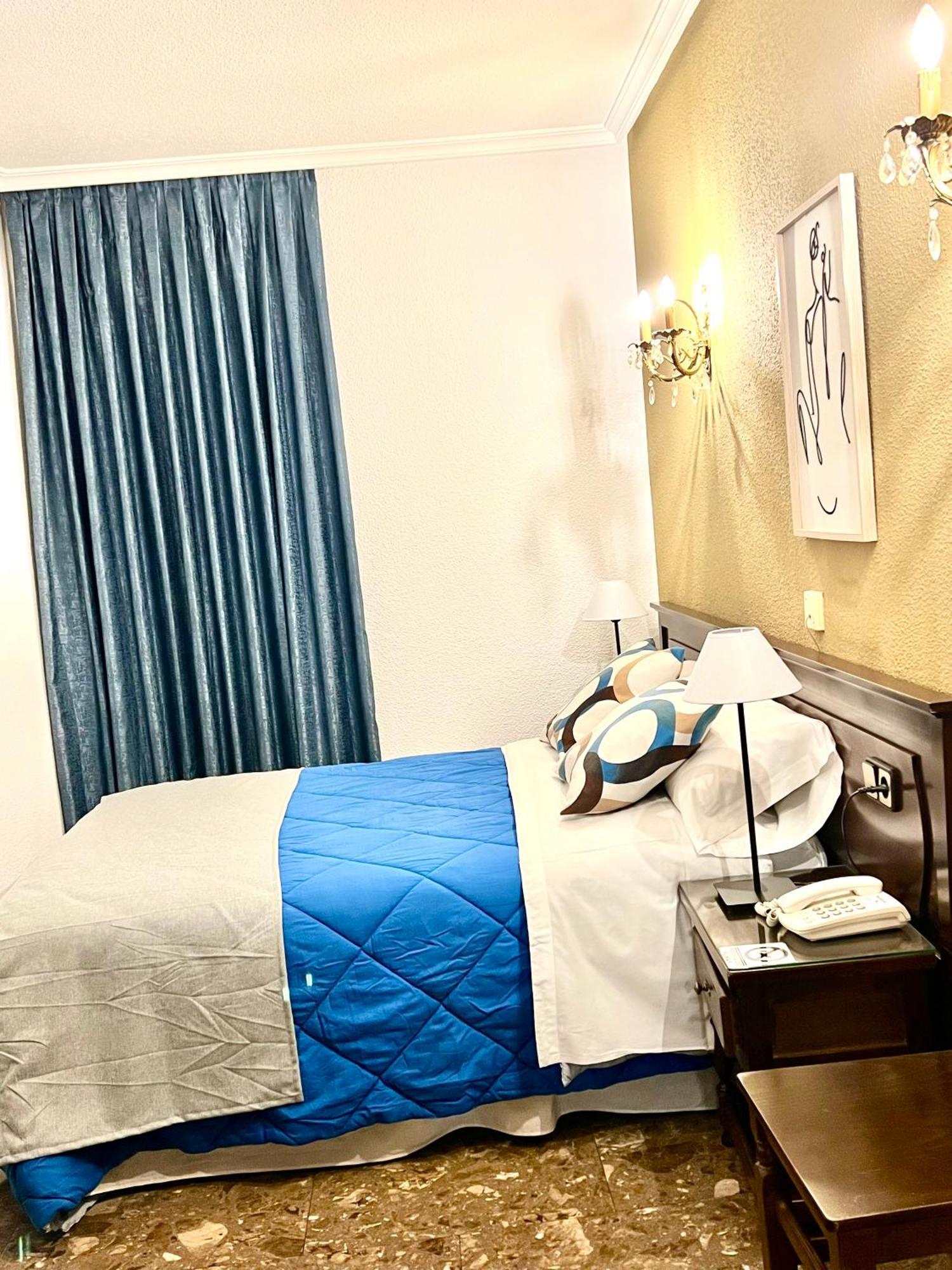 Hostal Sonsoles Madrid-Centro Екстериор снимка