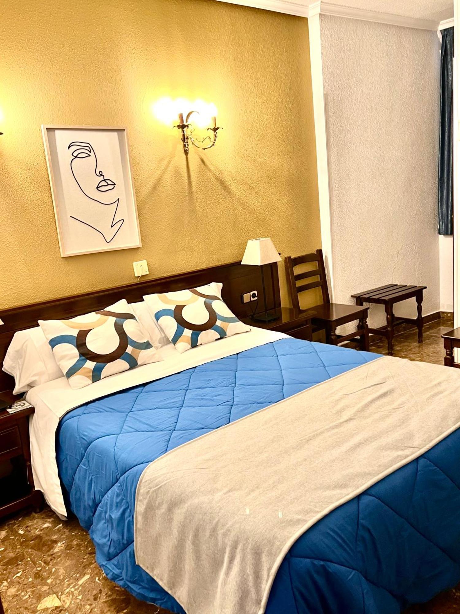 Hostal Sonsoles Madrid-Centro Екстериор снимка