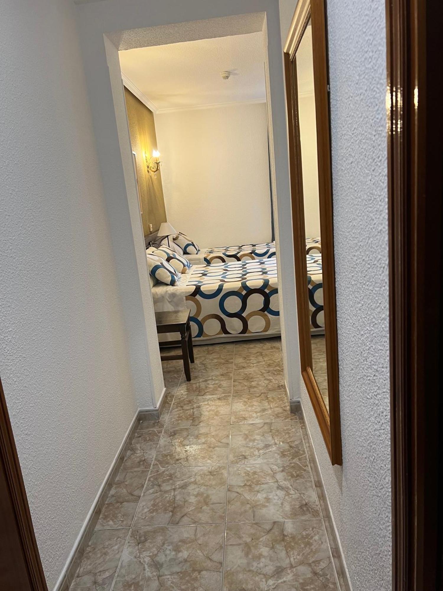 Hostal Sonsoles Madrid-Centro Екстериор снимка