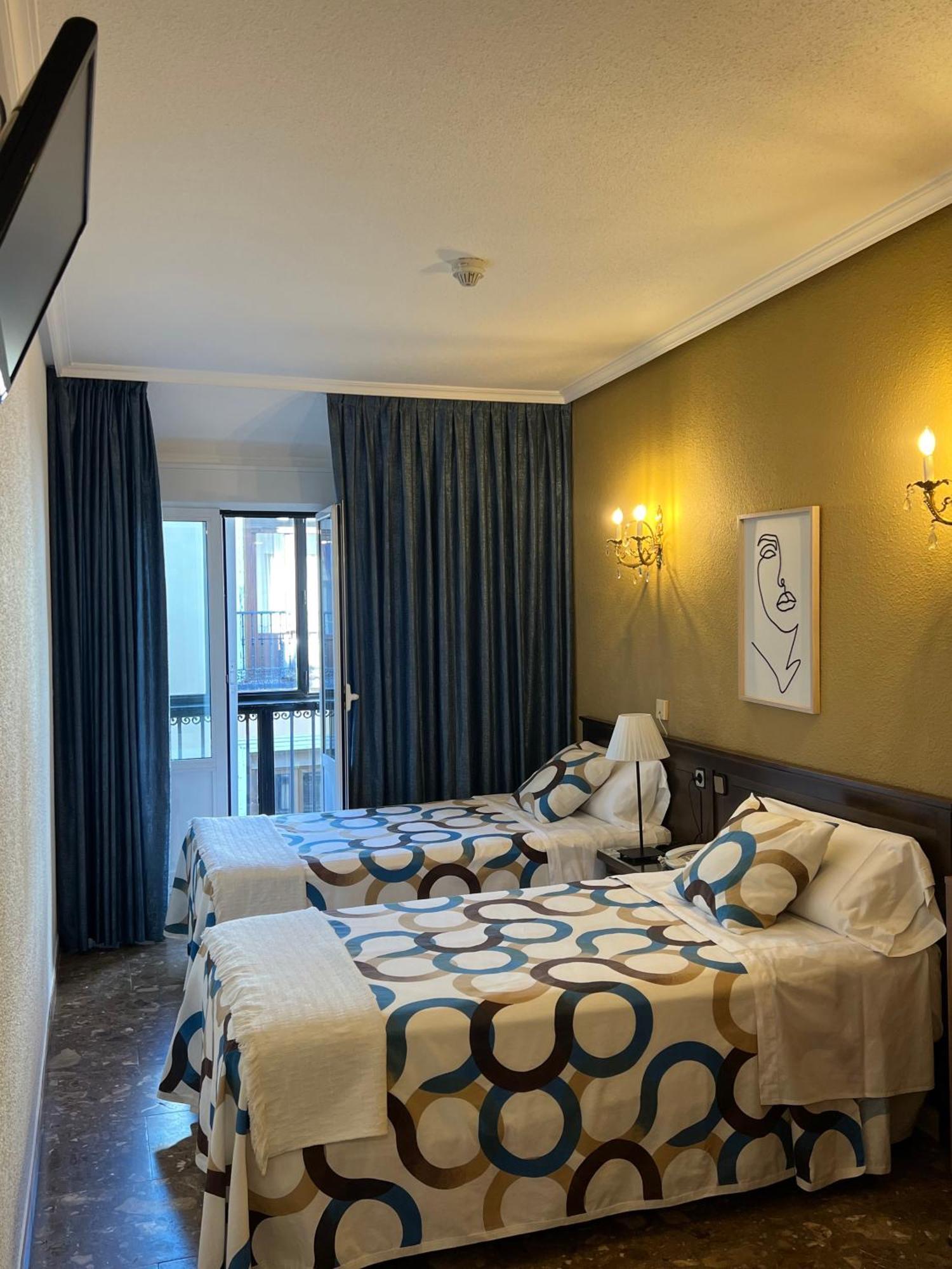 Hostal Sonsoles Madrid-Centro Екстериор снимка