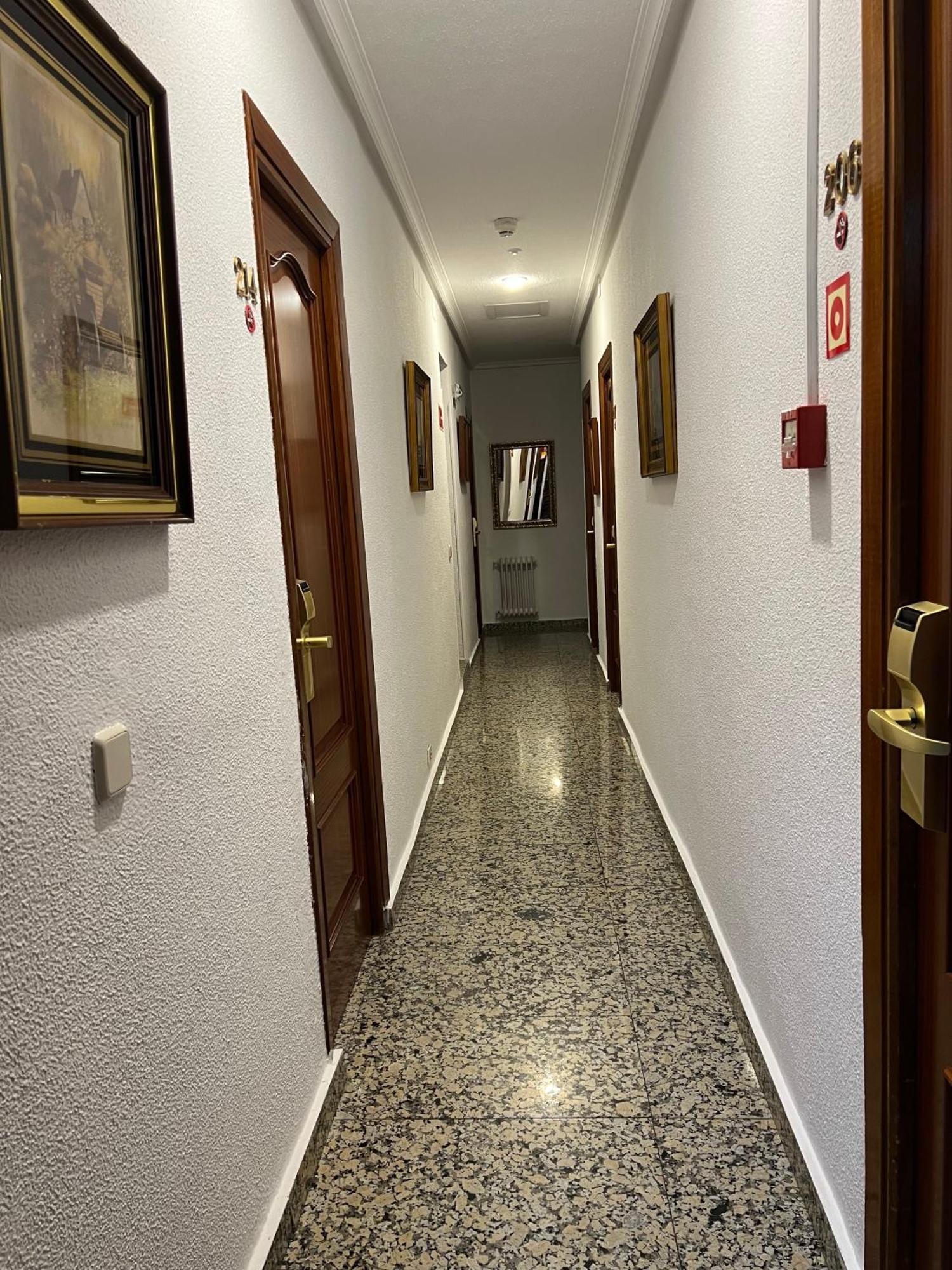 Hostal Sonsoles Madrid-Centro Екстериор снимка