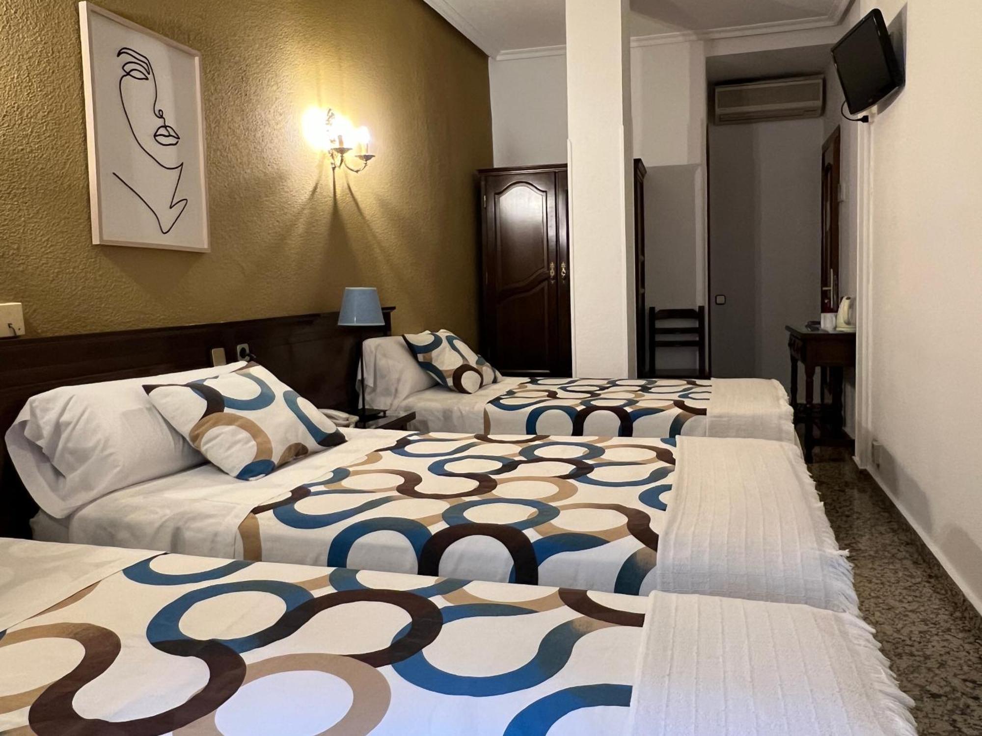 Hostal Sonsoles Madrid-Centro Екстериор снимка
