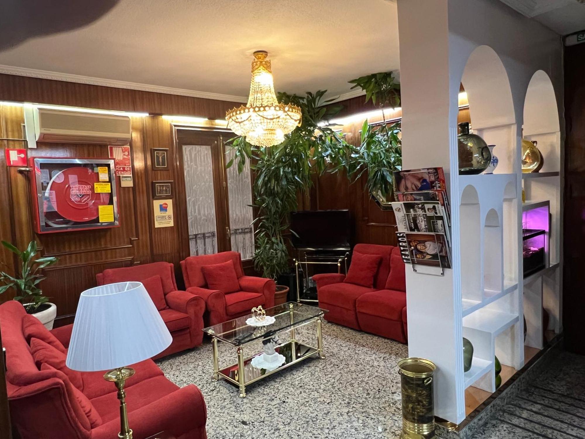Hostal Sonsoles Madrid-Centro Екстериор снимка
