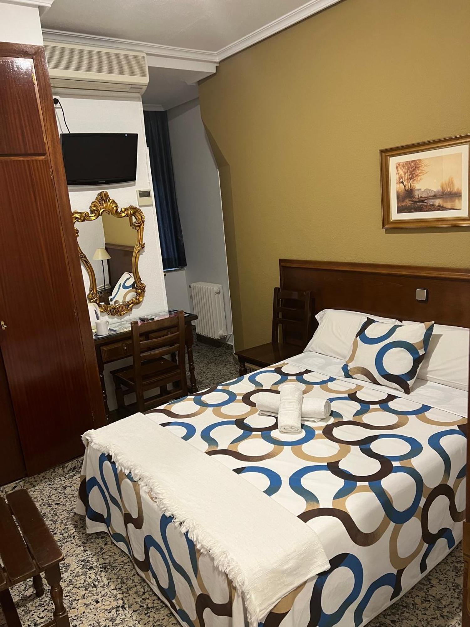 Hostal Sonsoles Madrid-Centro Екстериор снимка