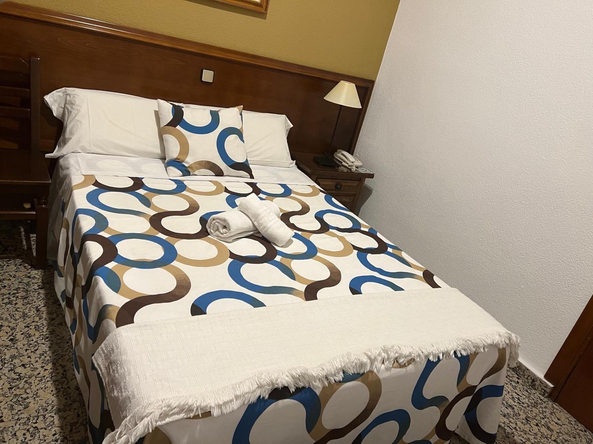 Hostal Sonsoles Madrid-Centro Екстериор снимка