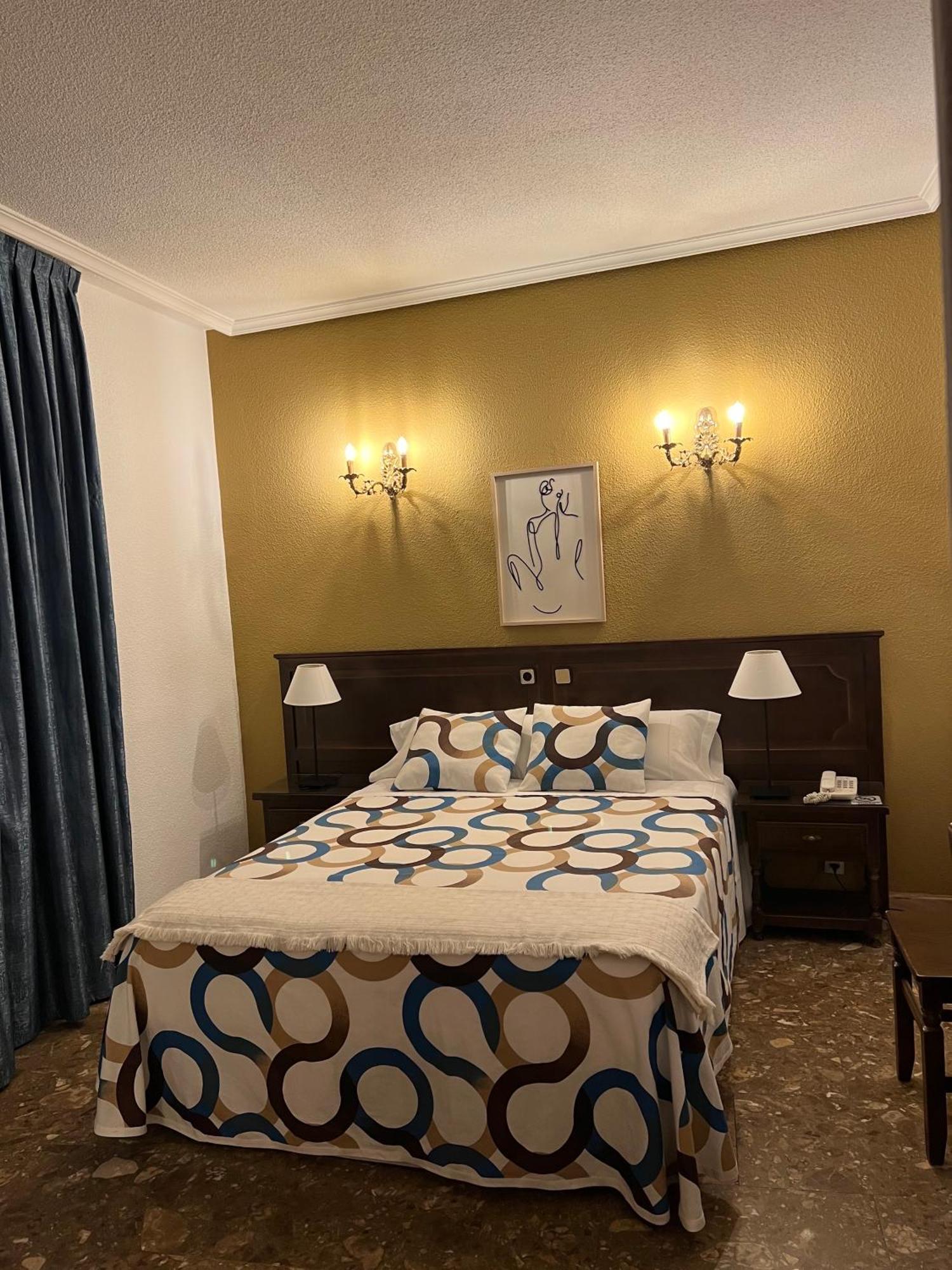 Hostal Sonsoles Madrid-Centro Екстериор снимка