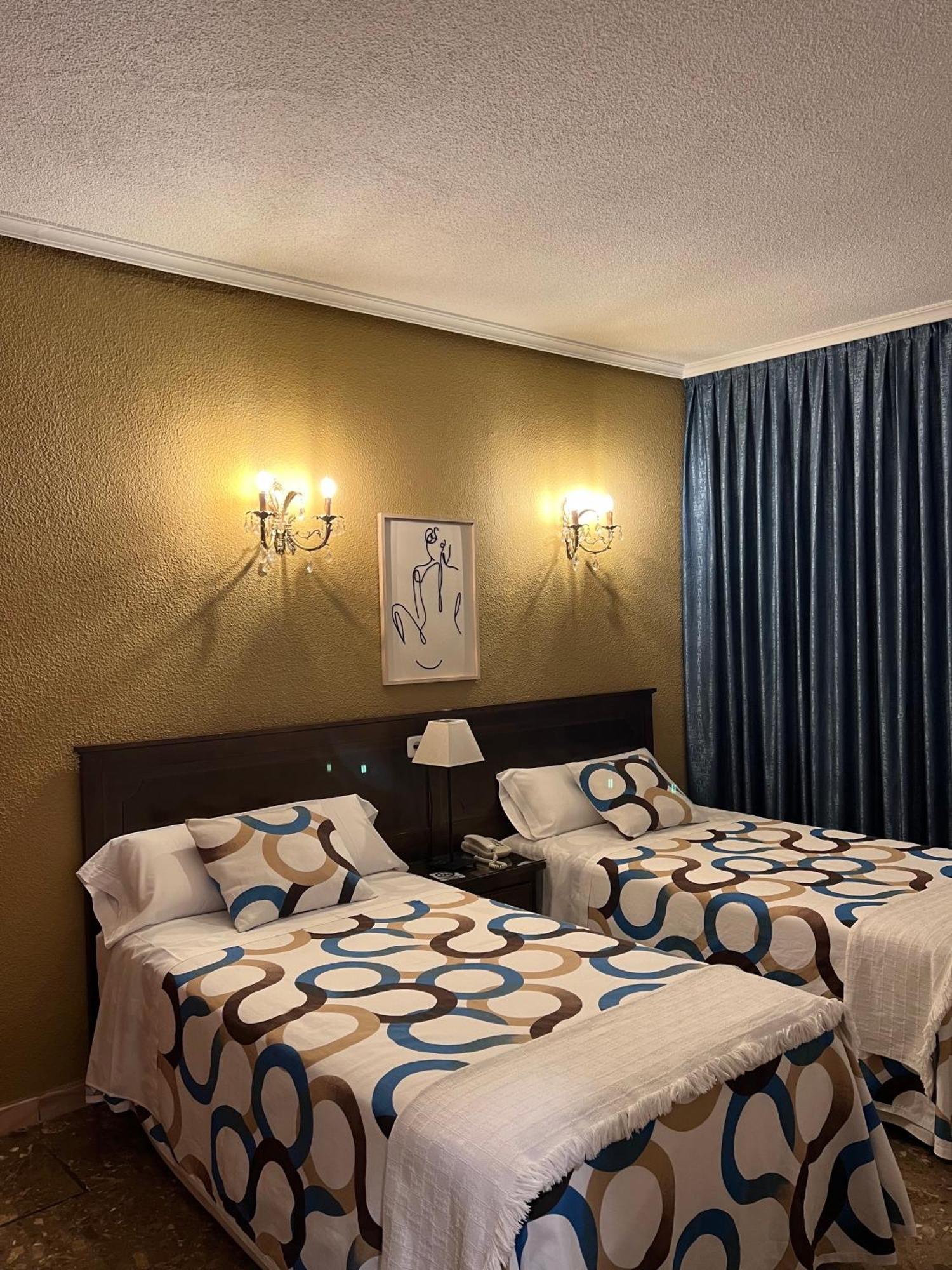 Hostal Sonsoles Madrid-Centro Екстериор снимка
