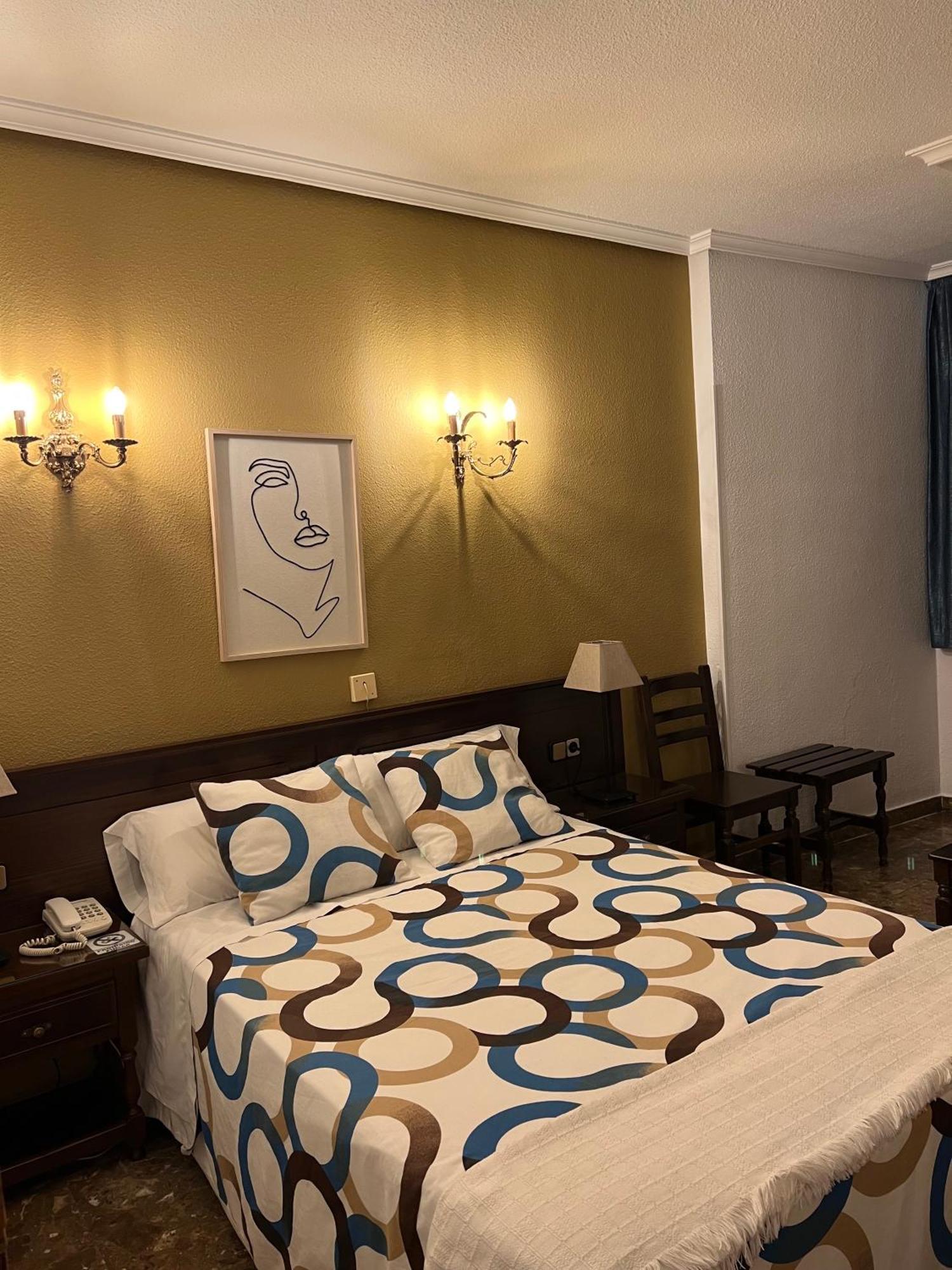 Hostal Sonsoles Madrid-Centro Екстериор снимка