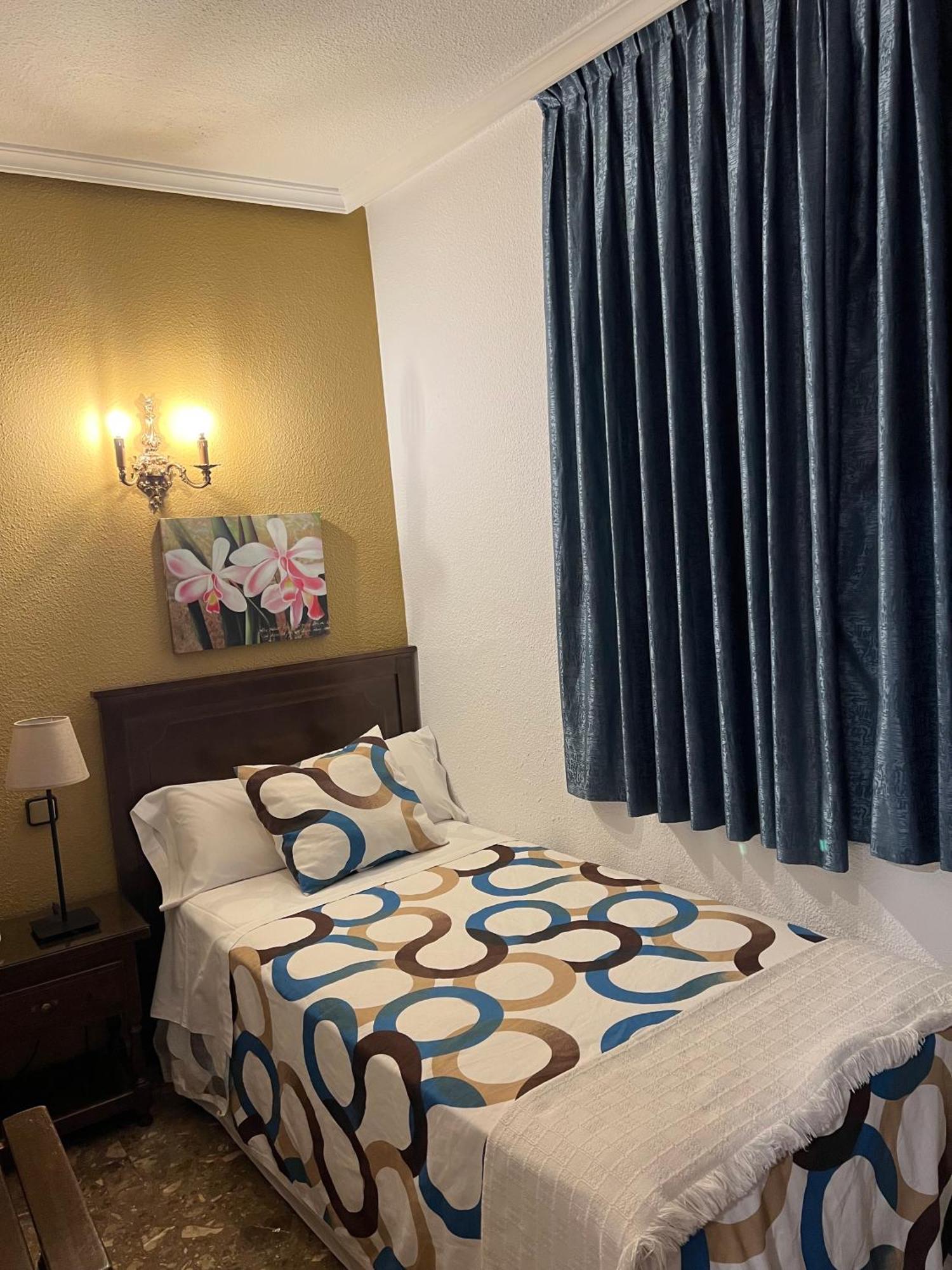 Hostal Sonsoles Madrid-Centro Екстериор снимка