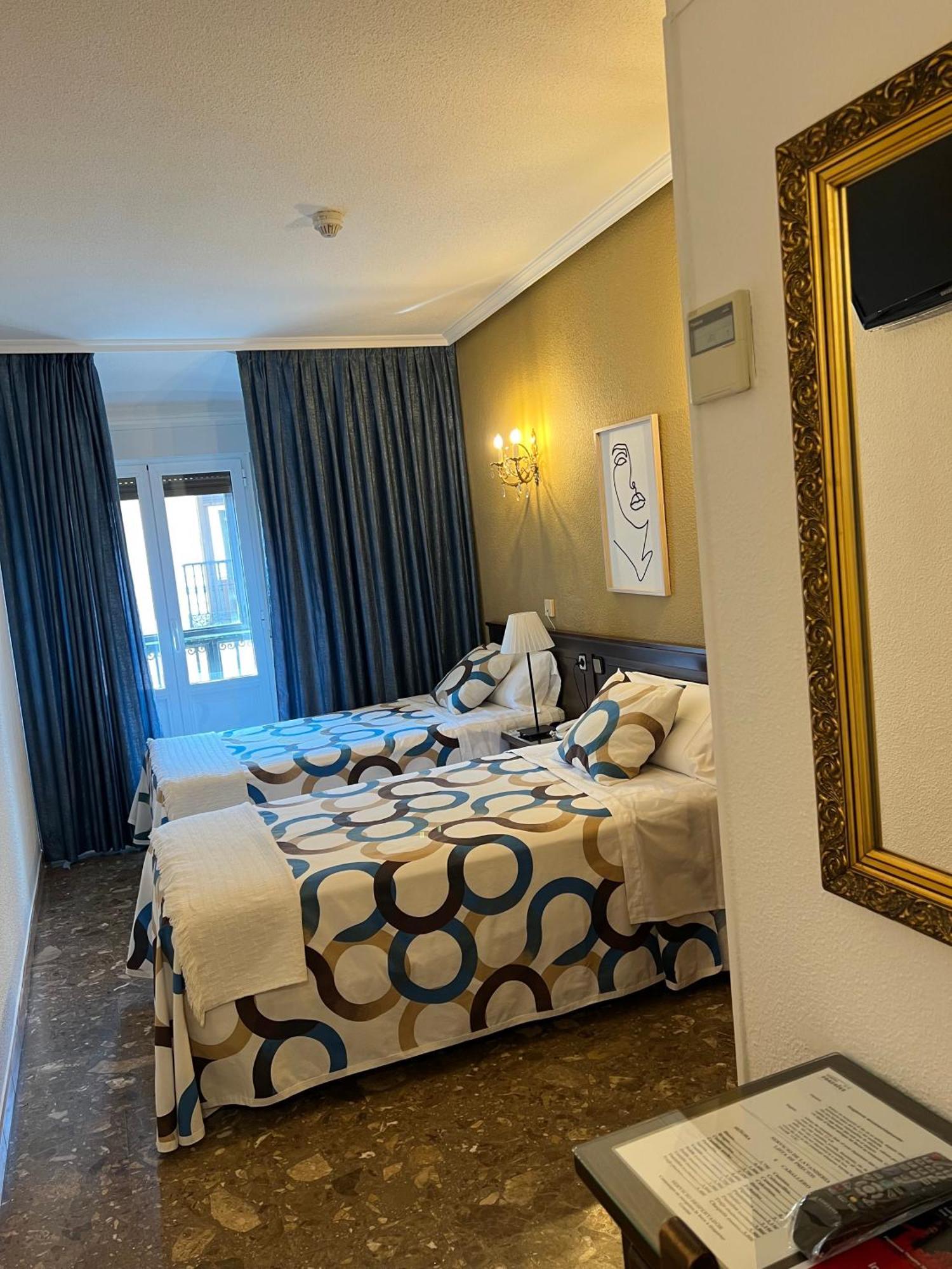Hostal Sonsoles Madrid-Centro Екстериор снимка