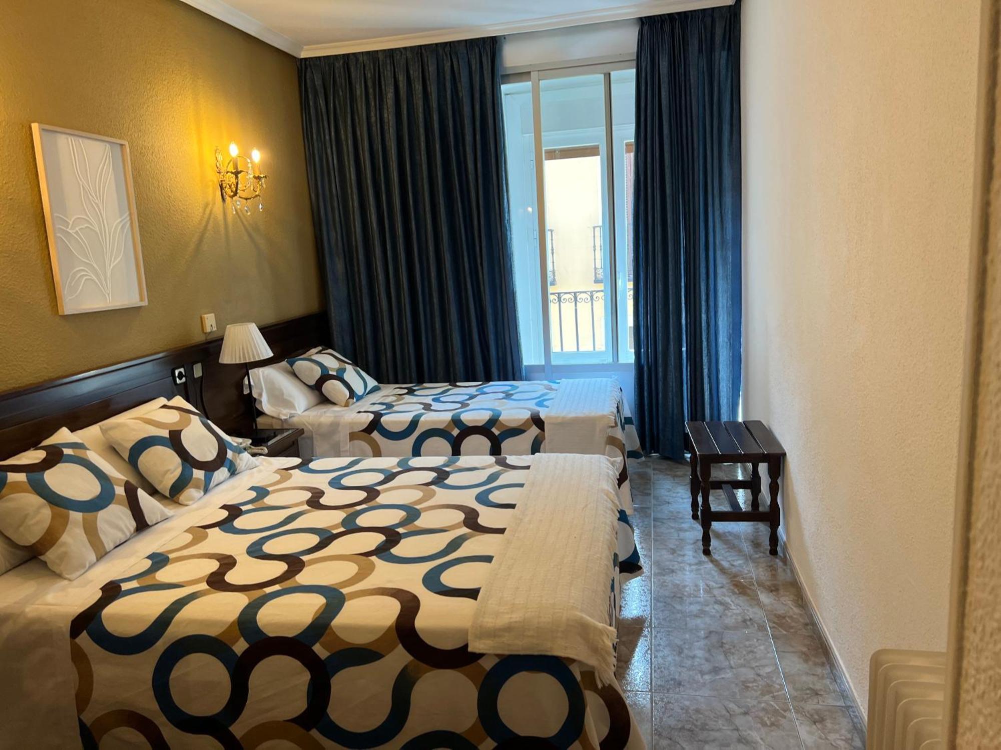 Hostal Sonsoles Madrid-Centro Екстериор снимка
