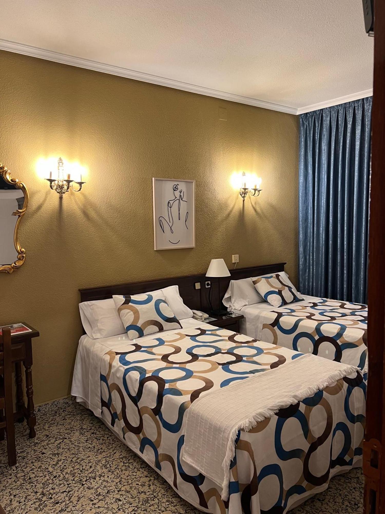 Hostal Sonsoles Madrid-Centro Екстериор снимка