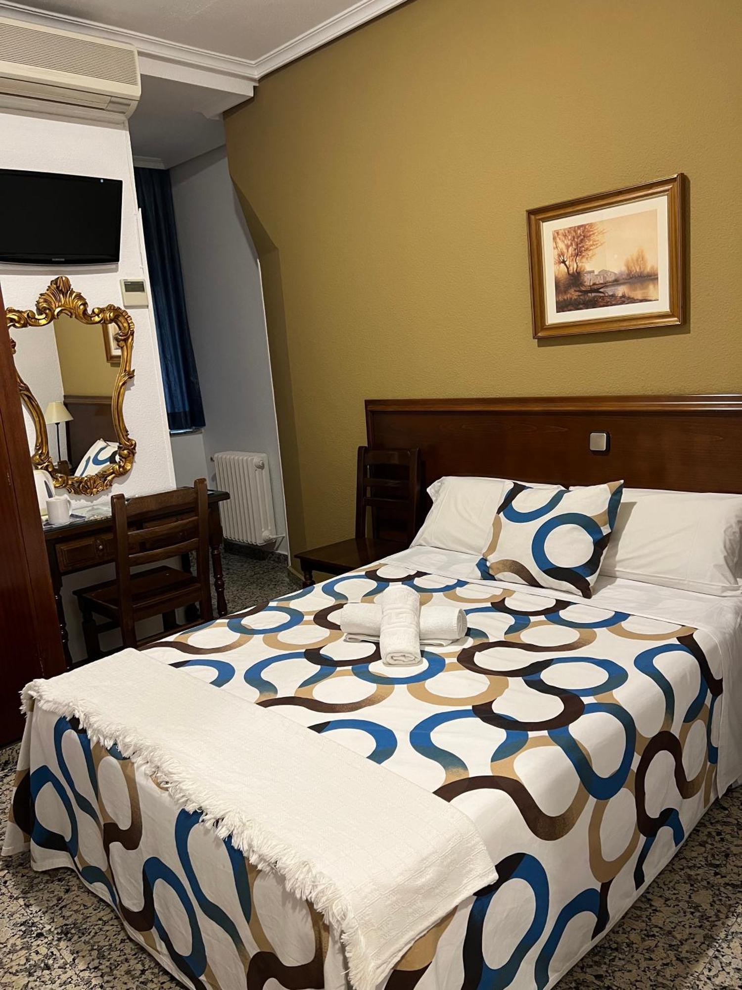 Hostal Sonsoles Madrid-Centro Екстериор снимка