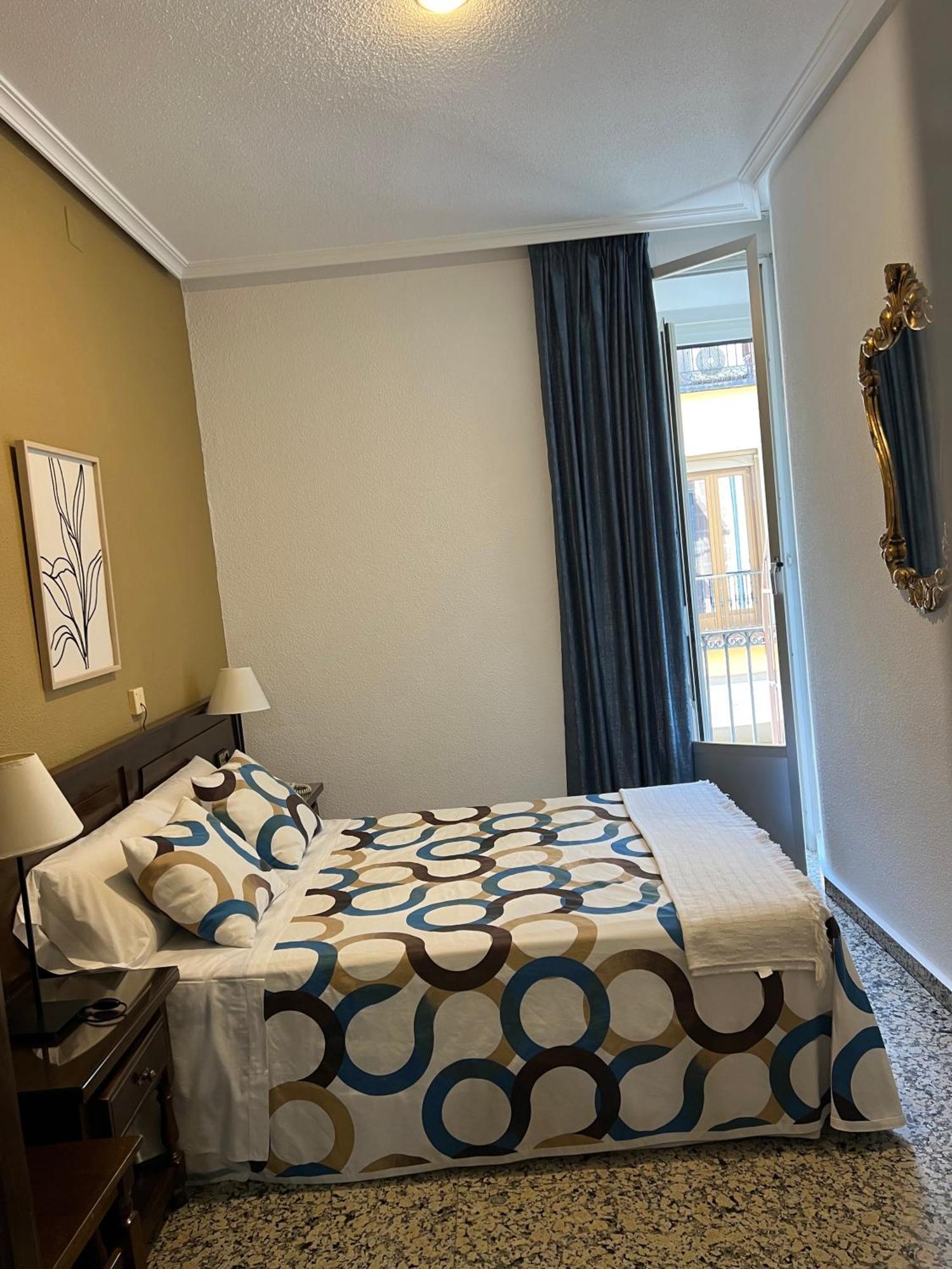 Hostal Sonsoles Madrid-Centro Екстериор снимка