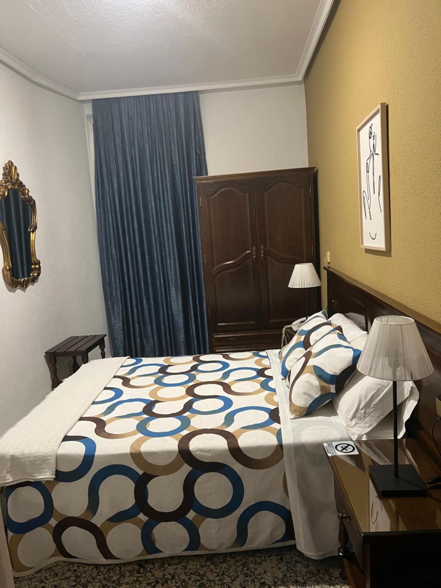 Hostal Sonsoles Madrid-Centro Екстериор снимка