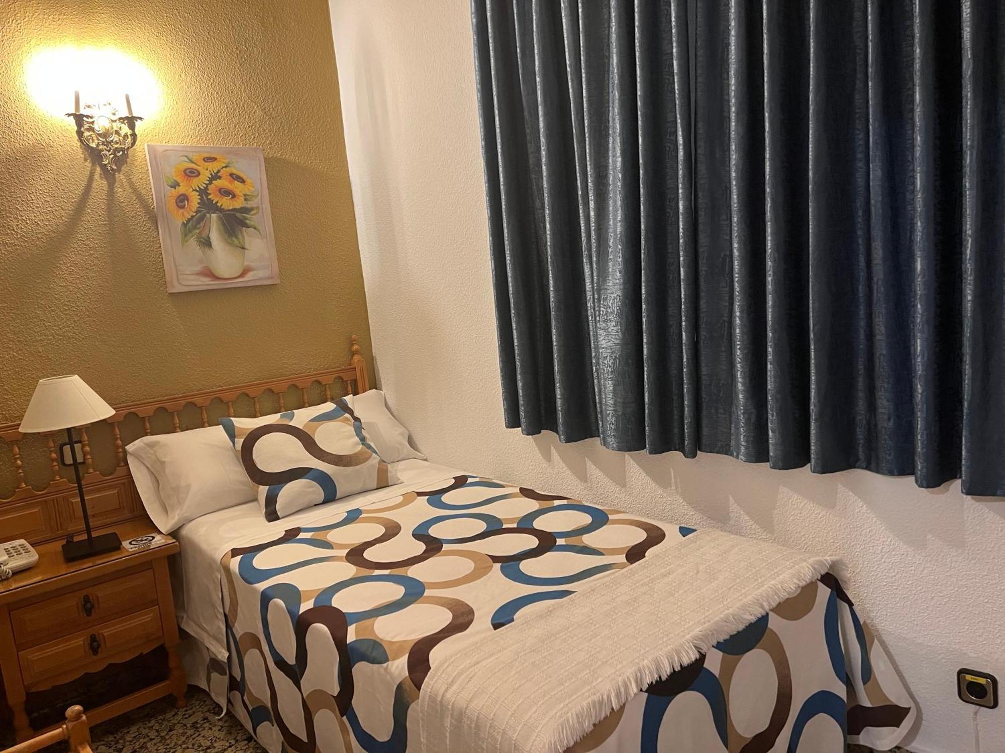 Hostal Sonsoles Madrid-Centro Екстериор снимка