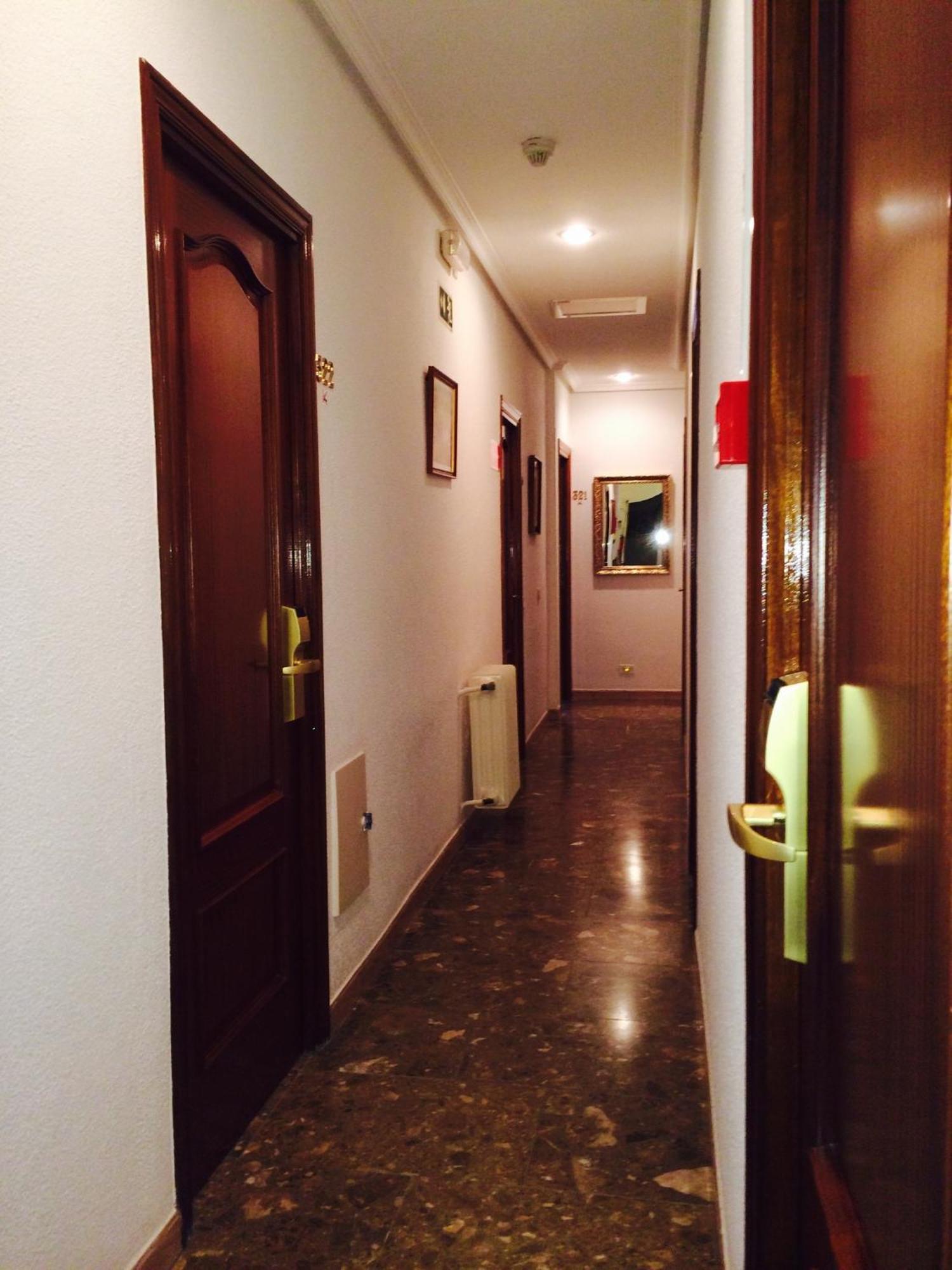 Hostal Sonsoles Madrid-Centro Екстериор снимка