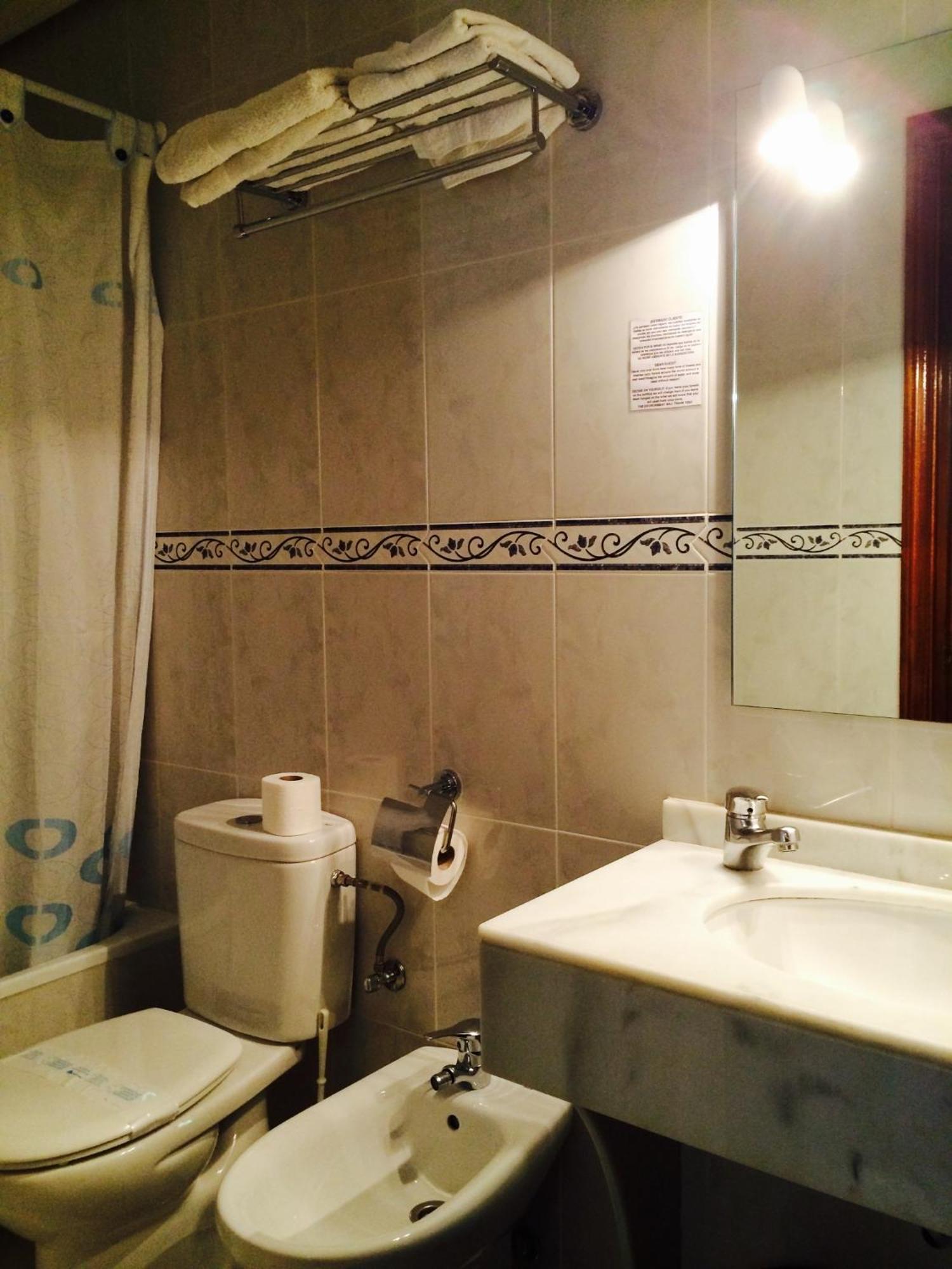 Hostal Sonsoles Madrid-Centro Екстериор снимка