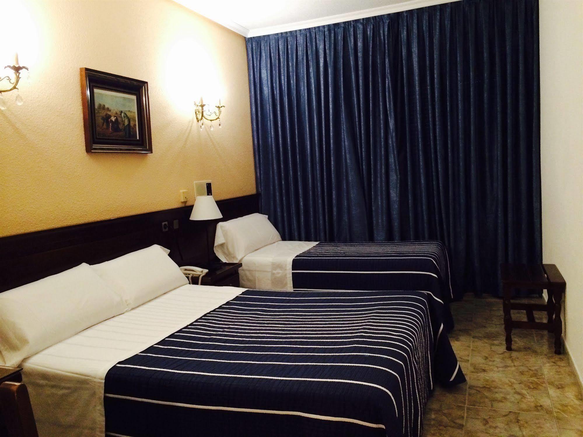 Hostal Sonsoles Madrid-Centro Екстериор снимка