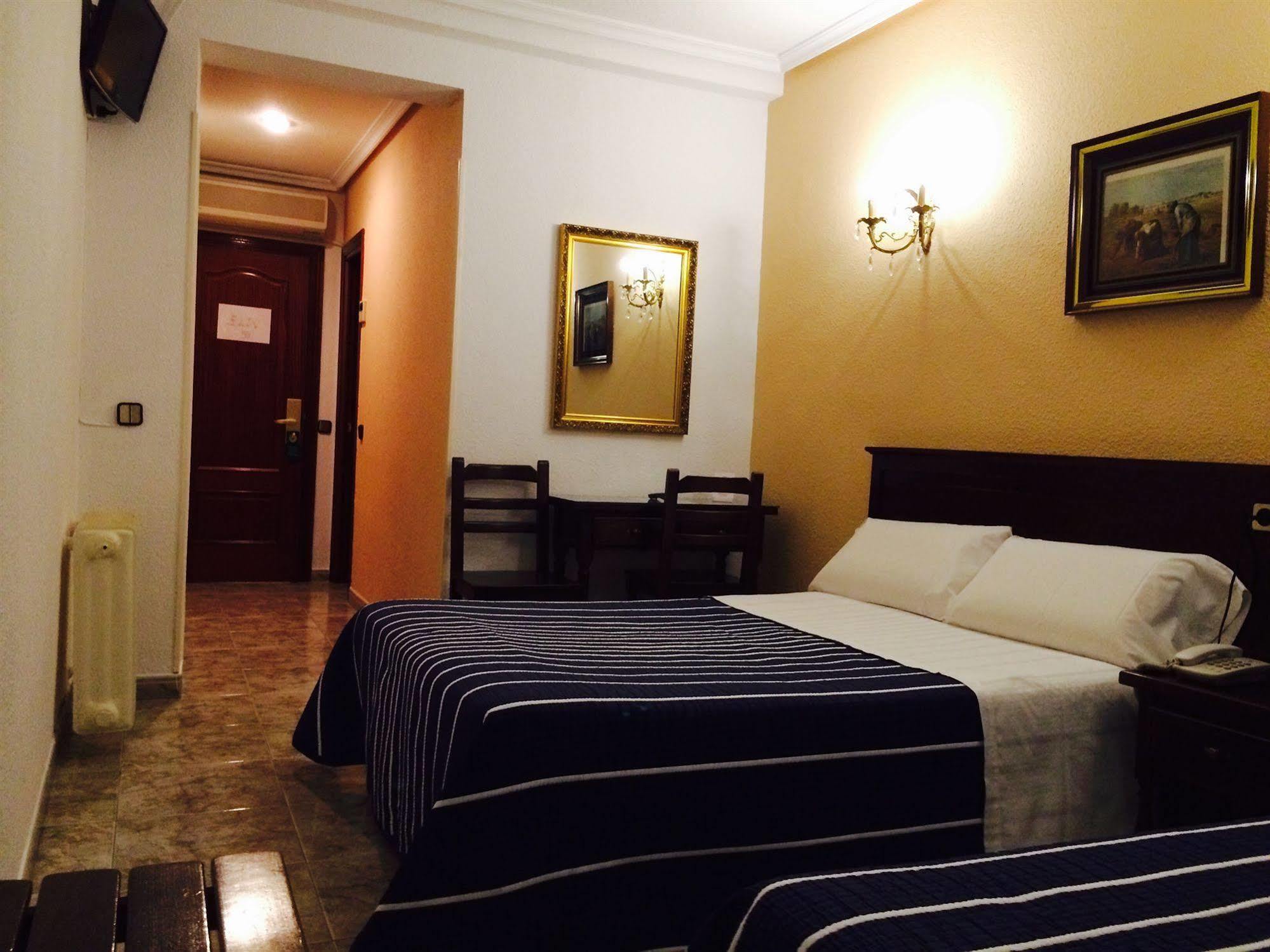 Hostal Sonsoles Madrid-Centro Екстериор снимка
