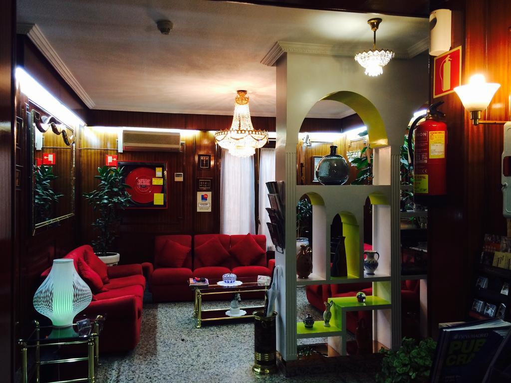Hostal Sonsoles Madrid-Centro Екстериор снимка